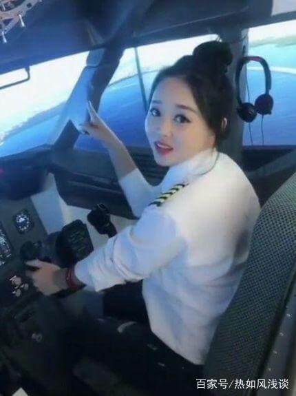 抖音美女飛行員火了,開(kāi)飛機(jī)錄視頻,網(wǎng)友:這是模擬飛行駕駛艙 ...-3438 抖音美女飛行員火了,開(kāi)飛機(jī)錄視頻,網(wǎng)友:這是模擬飛行駕駛艙 ...-3438