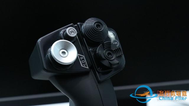 想開飛機嗎？羅技這款飛行模擬搖桿讓你在家就當飛行員-223
