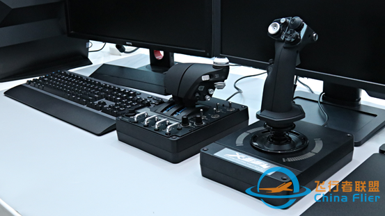 羅技 G X52/X52 PRO/X56 模擬飛行搖桿評測：克敵機先-8515