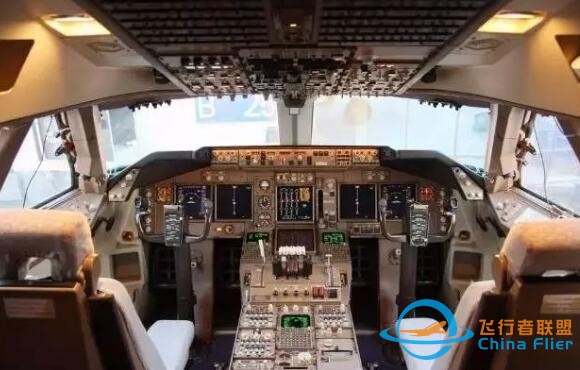 A320客機操縱桿為什么能擺茶盤？側(cè)桿模仿戰(zhàn)斗機，副駕被禁止起落-9691