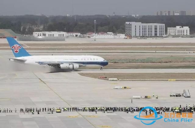 May 14 雙語新聞精選：北京大興新機場真機試飛，建造速度驚人 Airport conducts test flights-1003