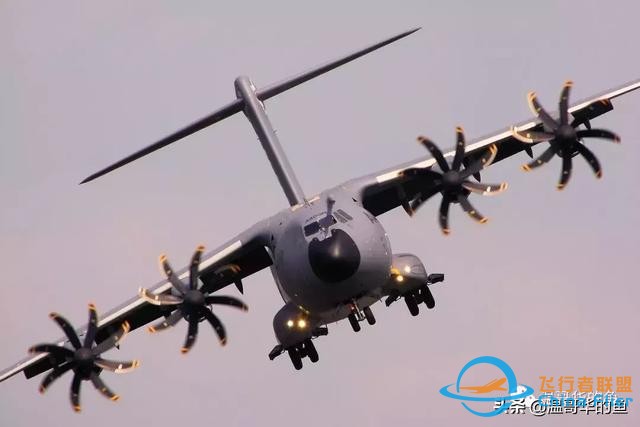 與空中加油飛機A400M近距離接觸-867