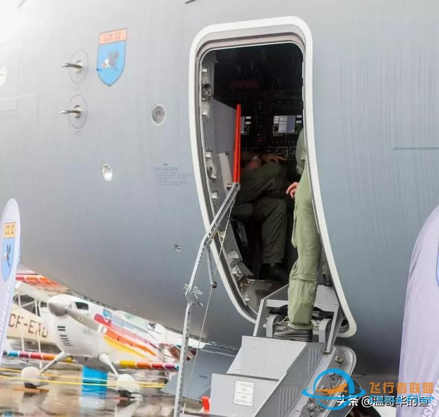 與空中加油飛機A400M近距離接觸-9466