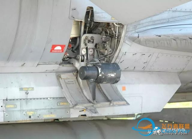與空中加油飛機A400M近距離接觸-9099