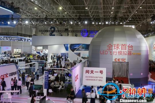 珠海航展：中國電科震撼推出全球首臺LED飛行模擬器-3397