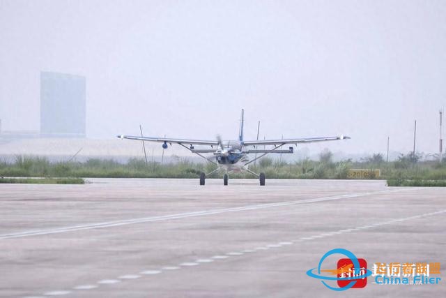 成都大力發展低空經濟新突破 國內首個“干—支—末”跨省低空物流首航成功-1259