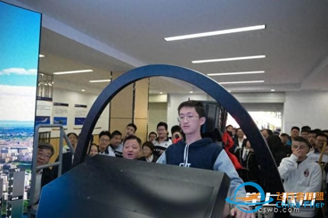 可實現全球沉浸式模擬飛行，校友捐贈長郡中學模擬飛行體驗館啟用-7460