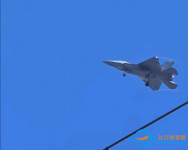 福建艦挑了個好日子出門，殲35準備就緒，7種艦載機將從頭頂飛過-3741