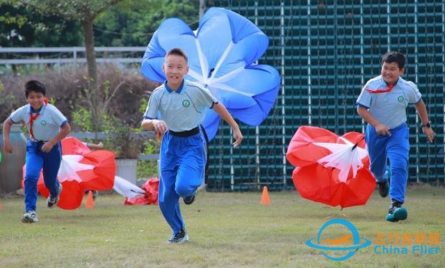 當小學生走進飛行基地！東莞這場研學“駕駛感”十足-608