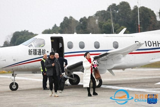 川渝通用航空短途運輸航線首航-7864
