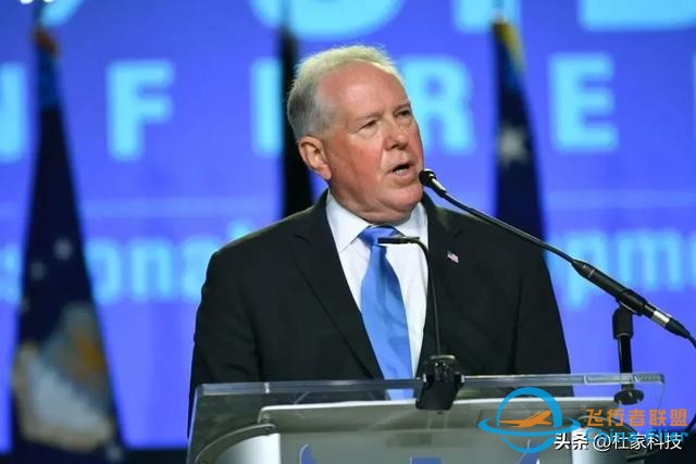 破防了！對中國六代機，美空軍部長終回應：被甩下太多，跟不上了-54